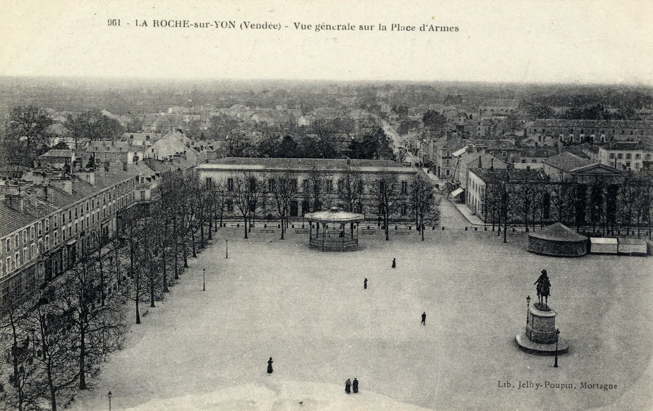 carte postale 961. La Roche-sur-Yon (Vendée). Vue générale sur la place d'armes Sou.3.116.1 Photo