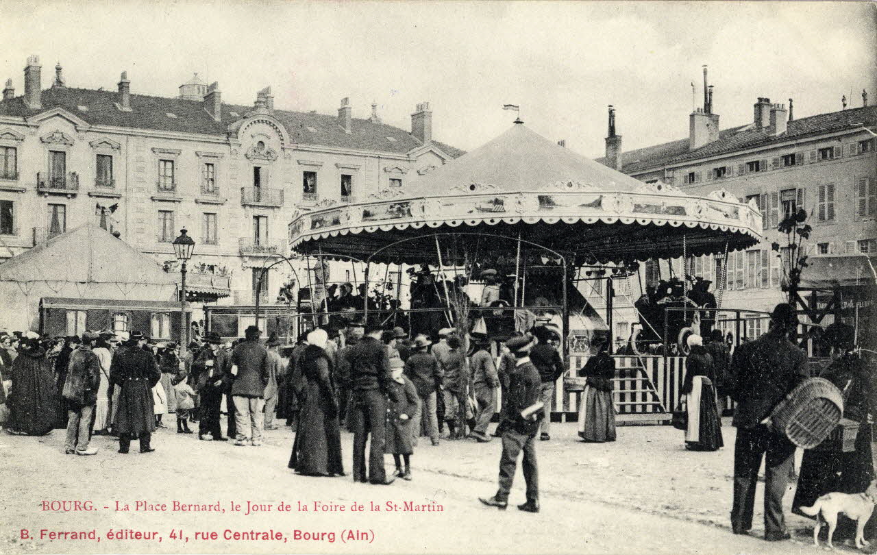 Bourg. La place Bernard, le jour de la saint Martin. Sou.3.138.2 Photo