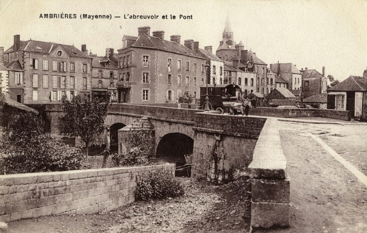Ambrières (Mayenne). L'abreuvoir et le pont. Sou.3.164.2 Photo