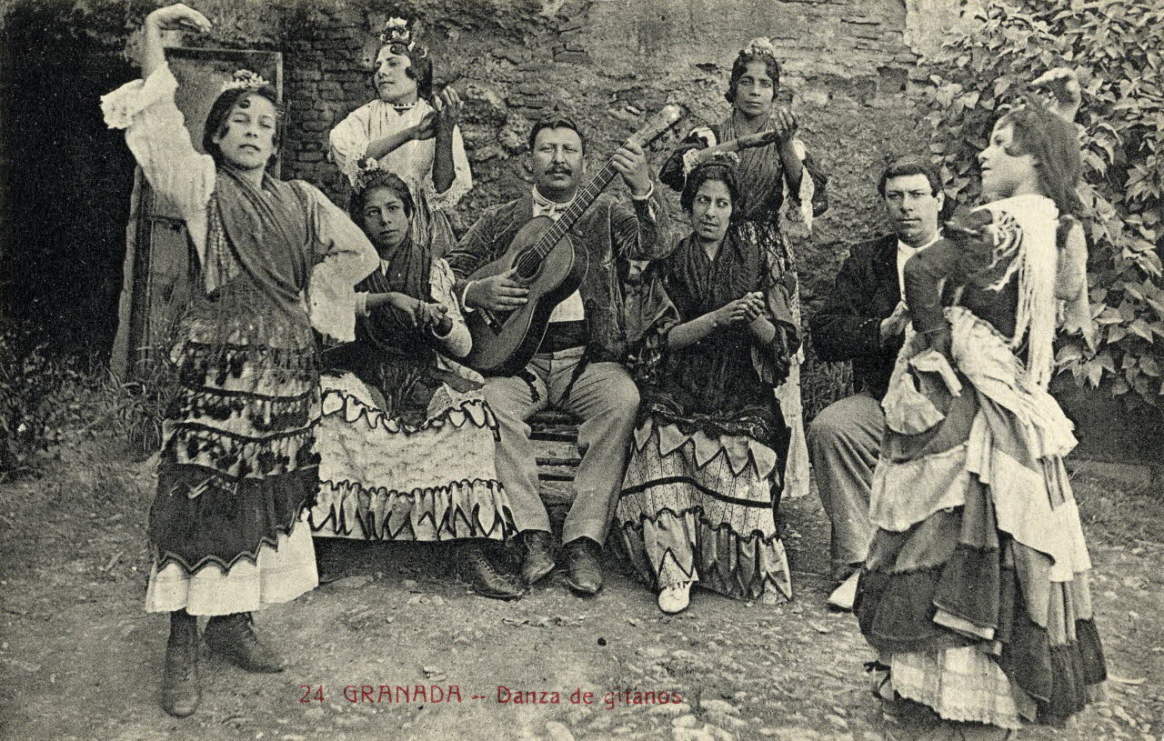 24. Granada. Danza de gitanos. Sou.3.170.2 Photo