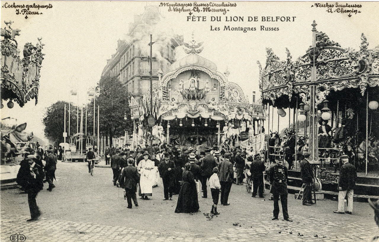 Fete du Lion de Belfort. Les montagnes russes. [de gauche à droite :] cochons J. Pieau, montagnes russes circulaires à vapeur Ch. Maury, vaches sauteuses A. Chemin Sou.3.37.2 Photo