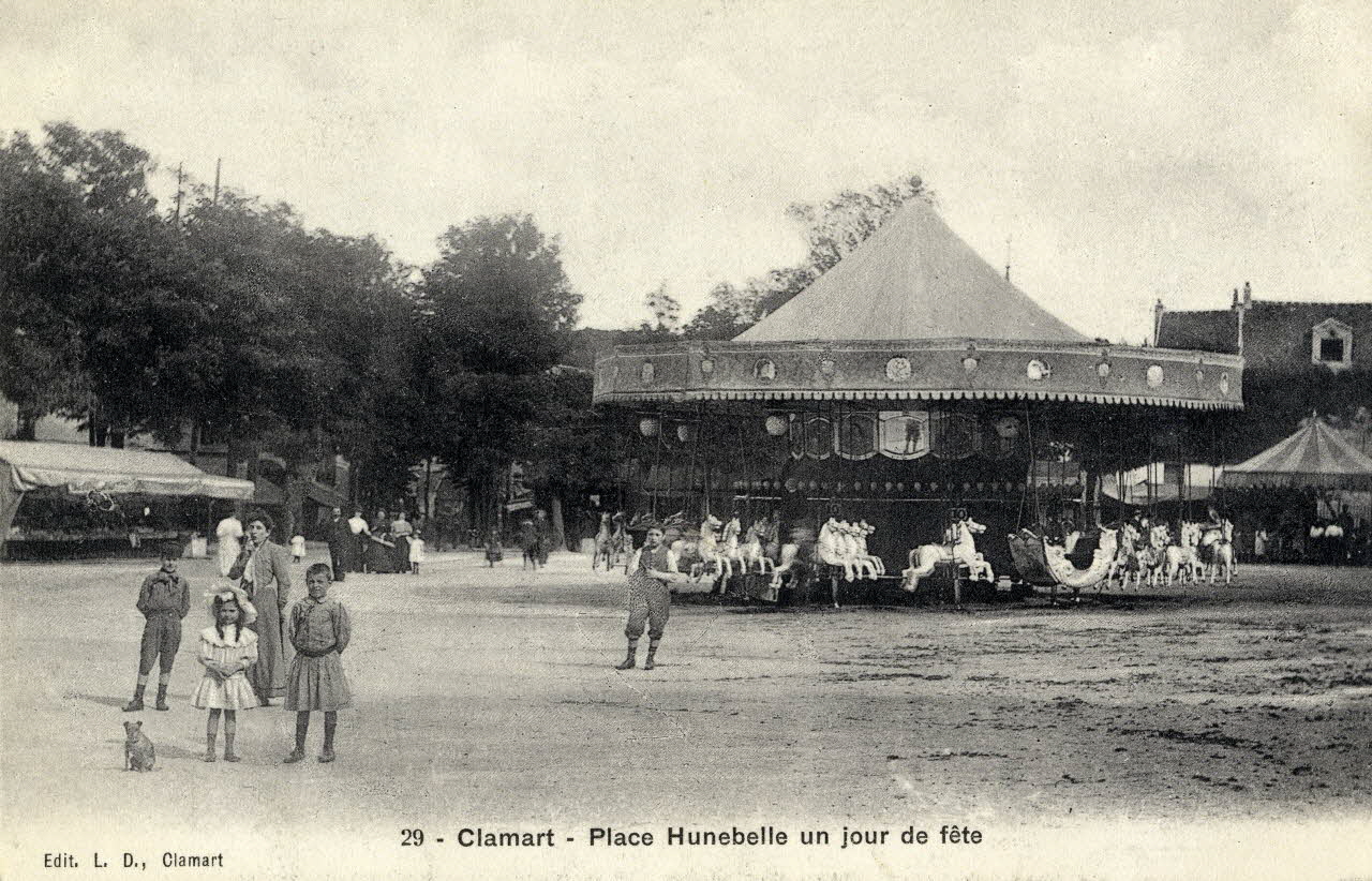 29. Clamart. Place Hunebelle un jour de fête. Sou.3.56.2 Photo