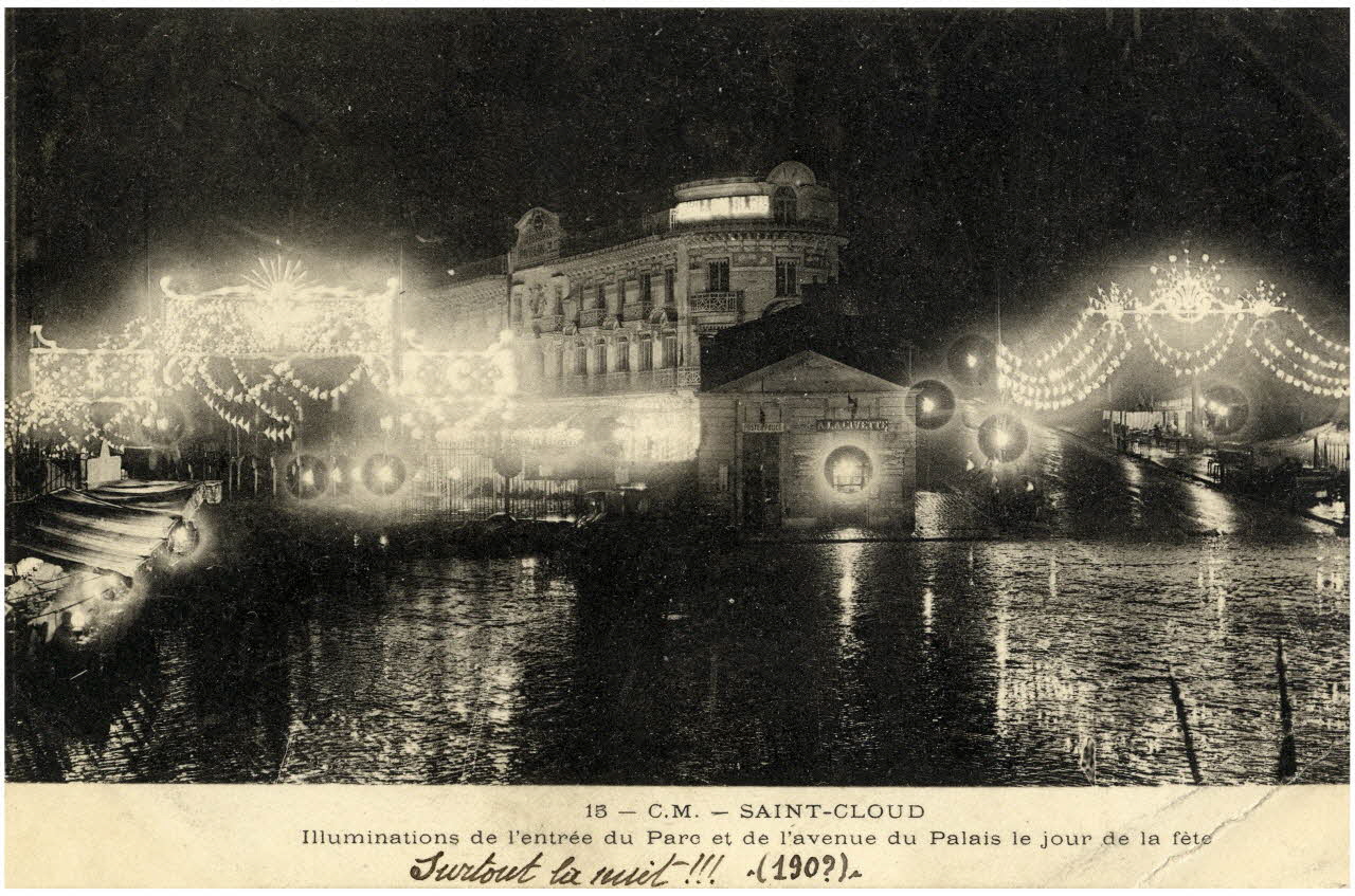 Edition artistique C.M 15. Saint-Cloud. Illuminations de l'entrée du parc et de l'avenue du Palais le jour de la fête. Surtout la nuit (190?) Hauts-de-Seine, Saint-Cloud (92) 1895-1905 Sou.3.62.1 Photo
