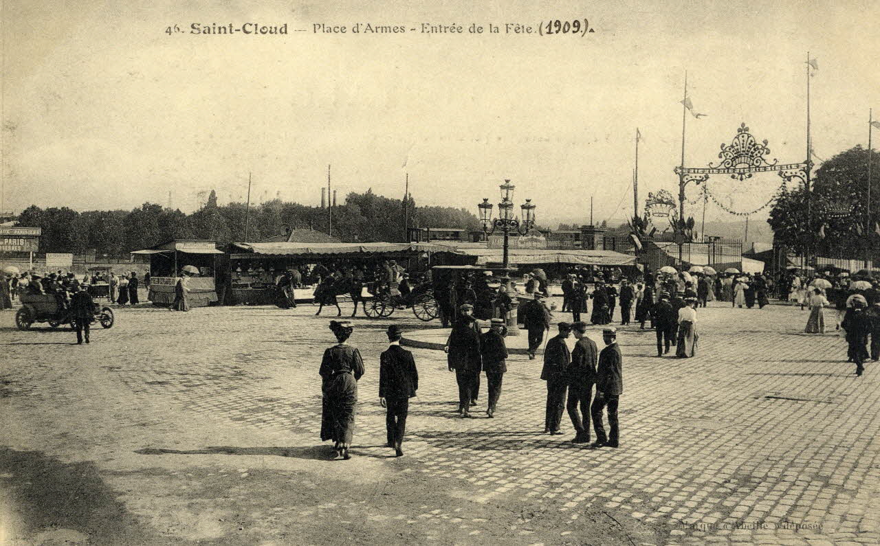 Abeille 46. Saint-Cloud. Place d'armes. Entrée de la fête (1909) Hauts-de-Seine 1909 Sou.3.64.1 Photo