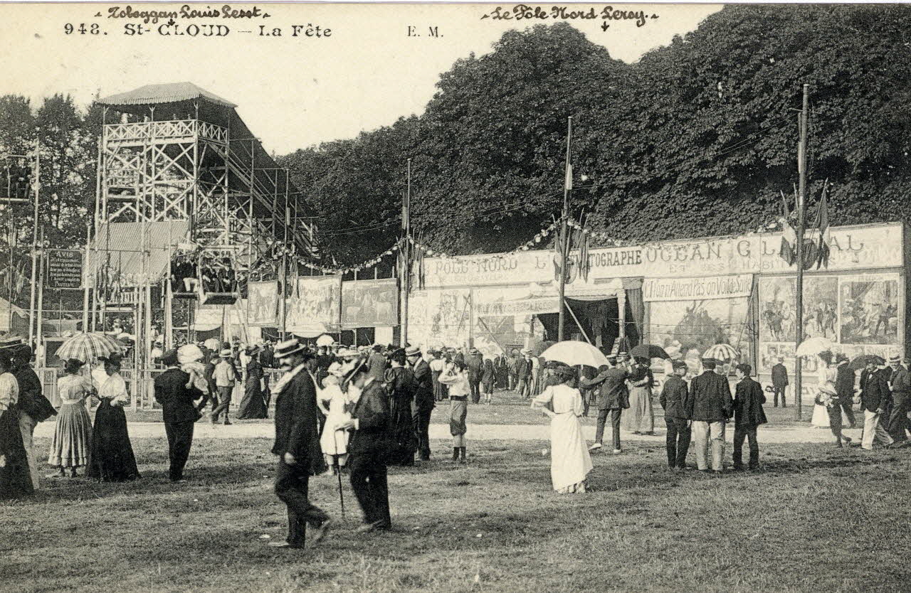948. St Cloud. La fête. [de gauche à droite :] toboggans Louis Lesot, le pôle nord Leroy. Sou.3.73.2 Photo