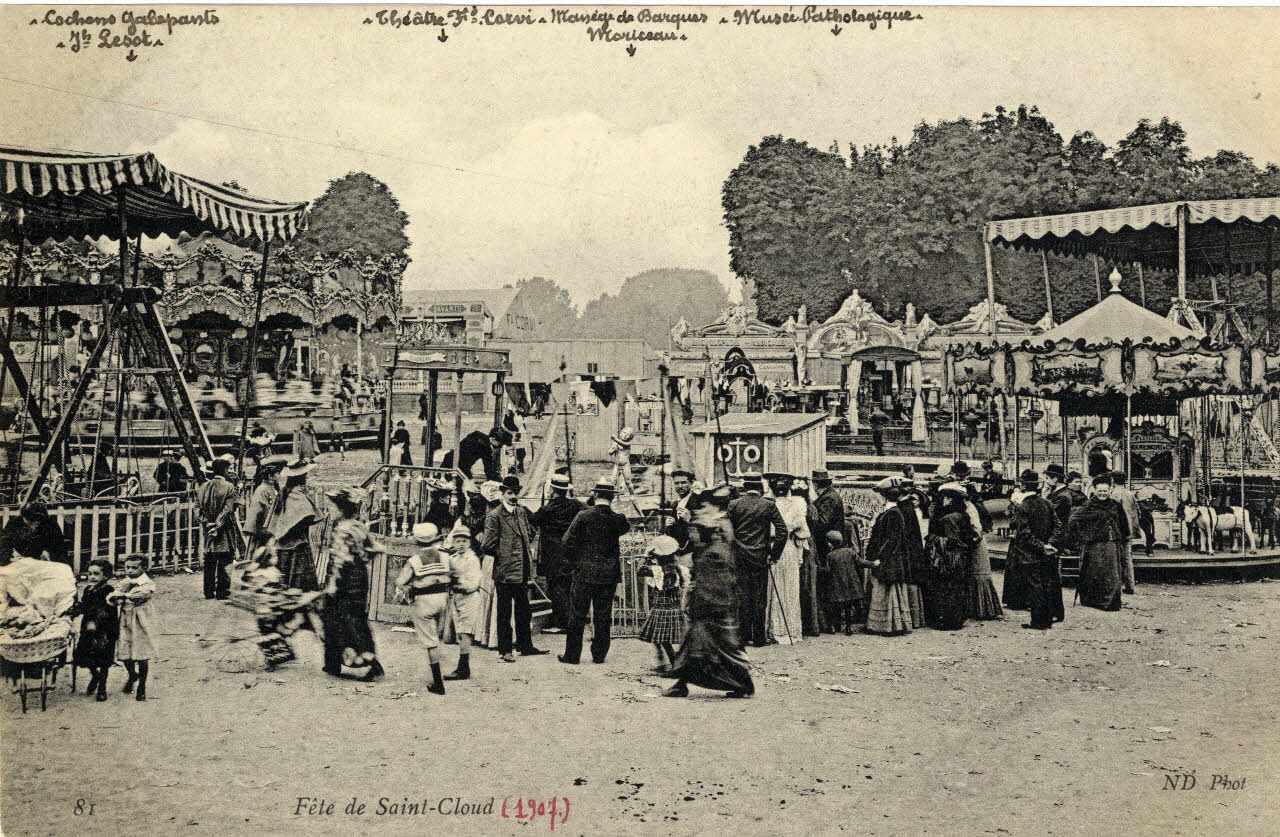 Neurdein Frères 81. Fête de Saint-Cloud. 1907. [de gauche à droite :] Cochons galopants Jh Lesot, théâtre Fd Carvi, manège de barques Moriceau, Jardin pathologique Hauts-de-Seine, Paris (75) 1907 Sou.3.76.2 Photo