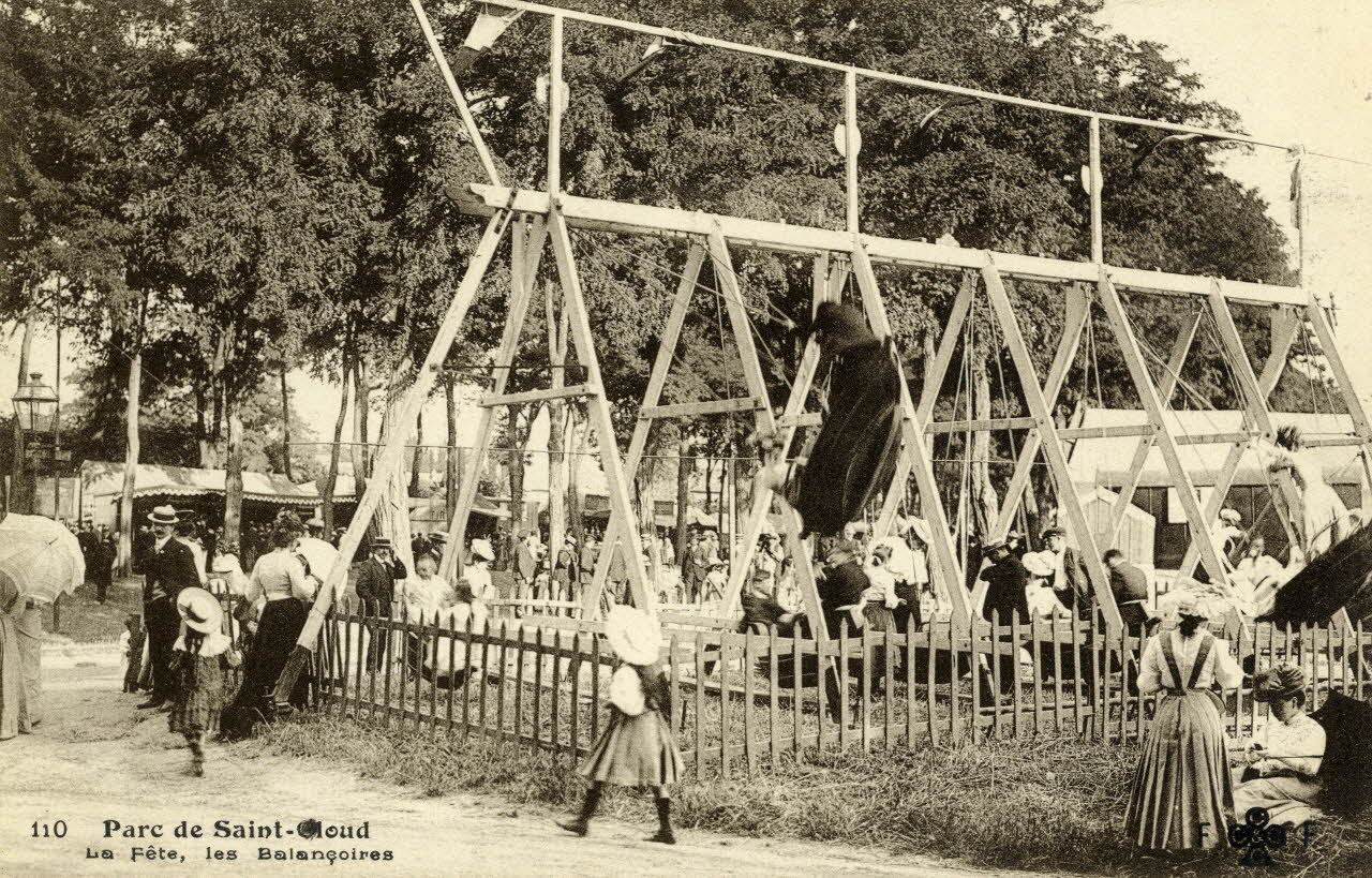 110. Parc de Saint-Cloud. La fête, les balançoires Sou.3.77.2 Photo