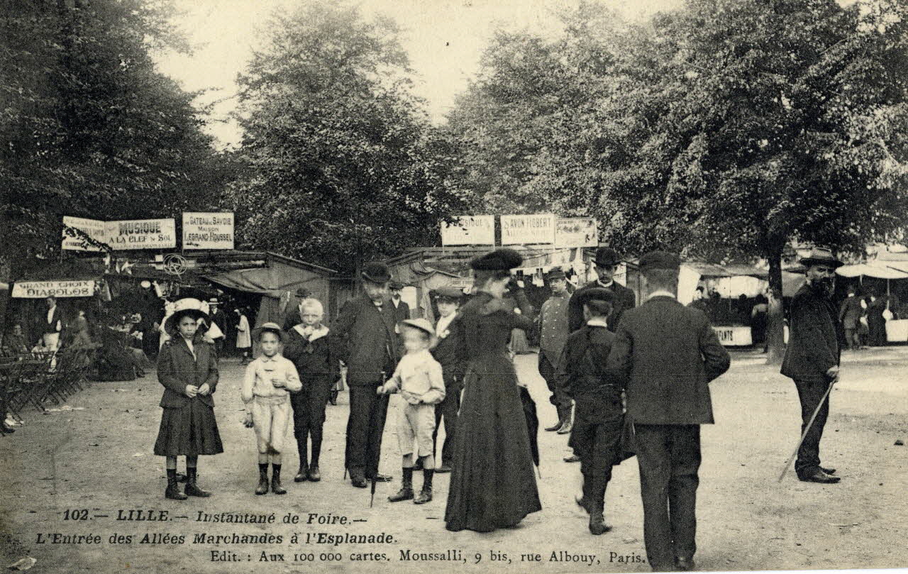 102. Lille. Instantané de foire. L'entrée des allées marchandes à l'Esplanade. Sou.3.95.2 Photo