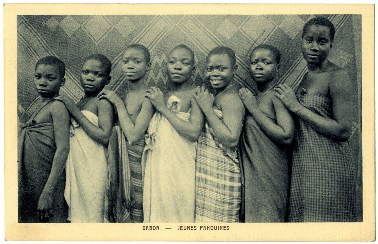 Gabon. Jeunes pahouines Sou.31.11.3 Photo