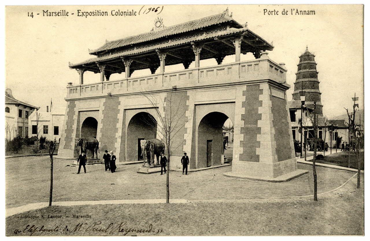 Lacour Marseille. Exposition coloniale (1906). Porte de l'Annam.  Eléphants de M. Paul Reynaud Provence-Alpes-Côte d'Azur, France 1906 Sou.31.119.2 Photo
