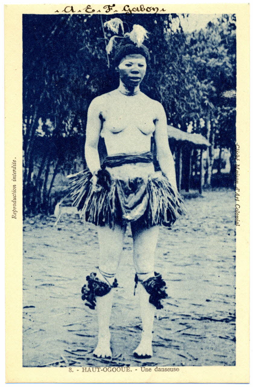A.E.F. Gabon. Haut Ogooue. Une danseuse Sou.31.14.1 Photo