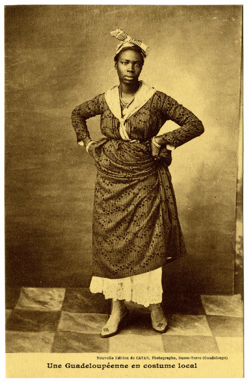 Une guadeloupéenne en costume local Sou.31.73.3 Photo