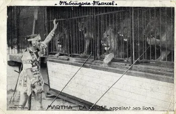 Ménagerie Marcel. Martha la Corse appelant ses lions. Sou.4.156.2 Photo