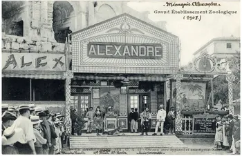 Ch. Bernheim Grand ménagerie zoologique. Ménagerie Alexandre (1908). [de gauche à droite :] Alexandre Homère, Mlle maria Homère, Mme Homère, Louis Jacometti. Nîmes (30) 1908 Sou.5.102.1 Photo