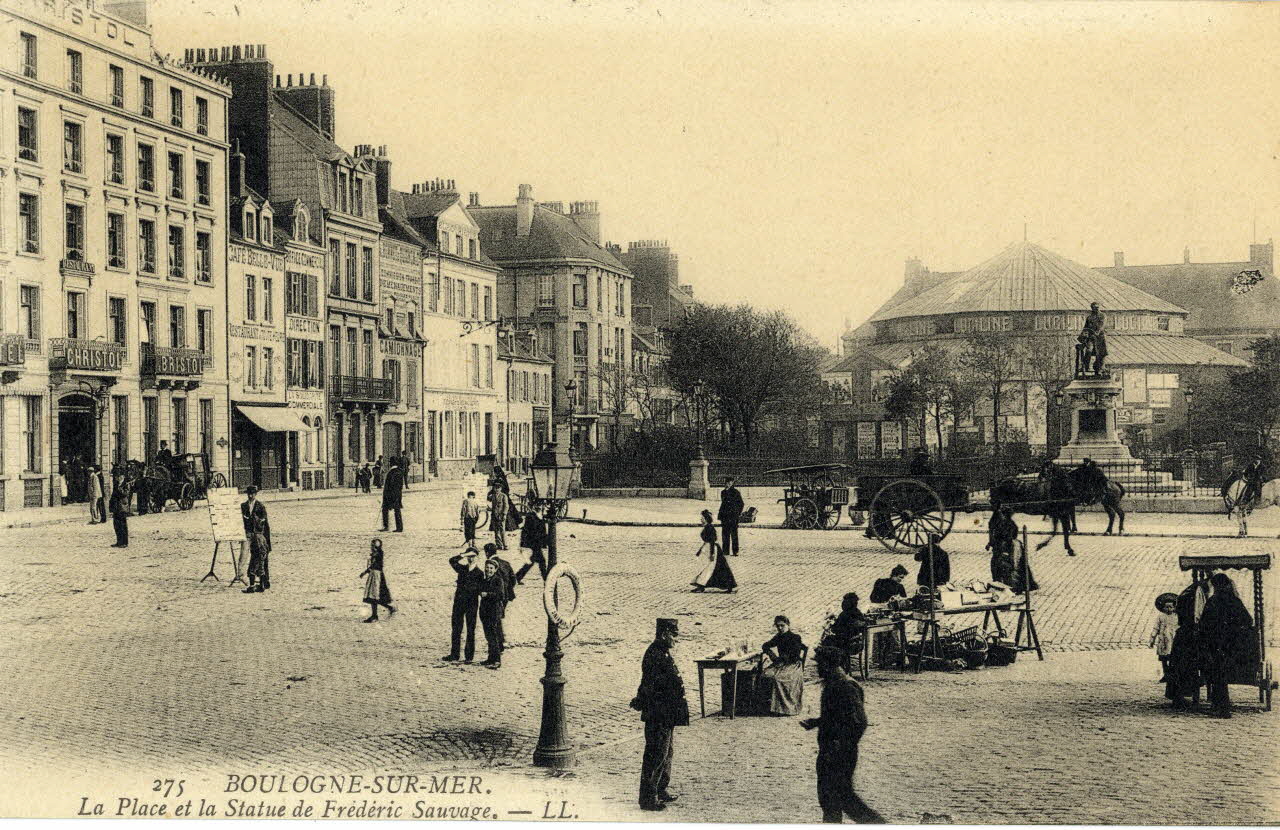 275. Boulogne-sur-Mer. La place et la statue de Frédéric Sauvage Sou.5.20.2 Photo