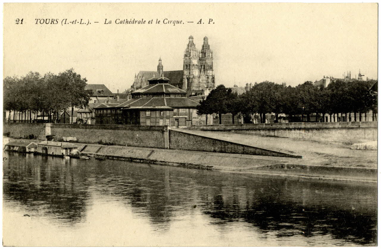 21. Tours. (I. et L.). La cathédrale et le cirque Sou.5.21.1 Photo