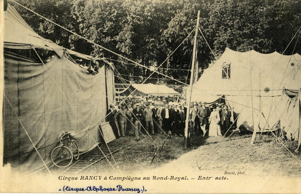 Cirque Rancy à Compiègne au Rond-Royal. Entracte. Cirque Alphonse Rancy Sou.5.48.1 Photo