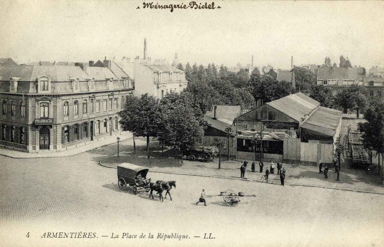 4. Armentières. La place de la République. Ménagerie Bidel. Sou.5.83.1 Photo
