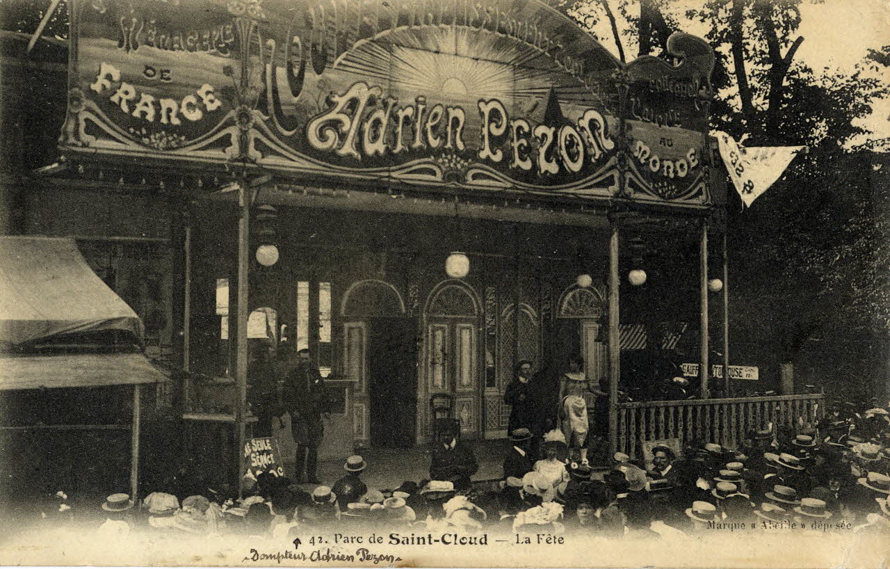 42. Parc de Saint-Cloud. La fête. Dompteur Adrien Pezon Sou.5.85.1 Photo