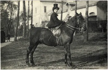 Neurdein Frères Paris. Jardin zoologique d'acclimatation. Bostock's jungle. 35. La dompteuse Mme Gaillard sur son cheval Prince qui sert aussi de monture au lion d'Artagnan. Paris, Paris (75) 1910 Sou.6.107.1 Photo