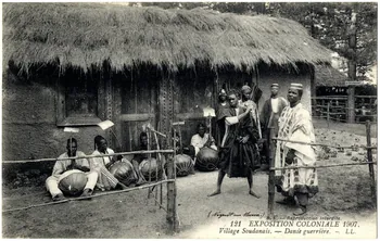 Lévy Exposition coloniale. 1907. Village soudanais. (Nogent-sur-Marne. Danse guerrière Val-de-Marne, Paris (75) 1907 Sou.B.22 Photo
