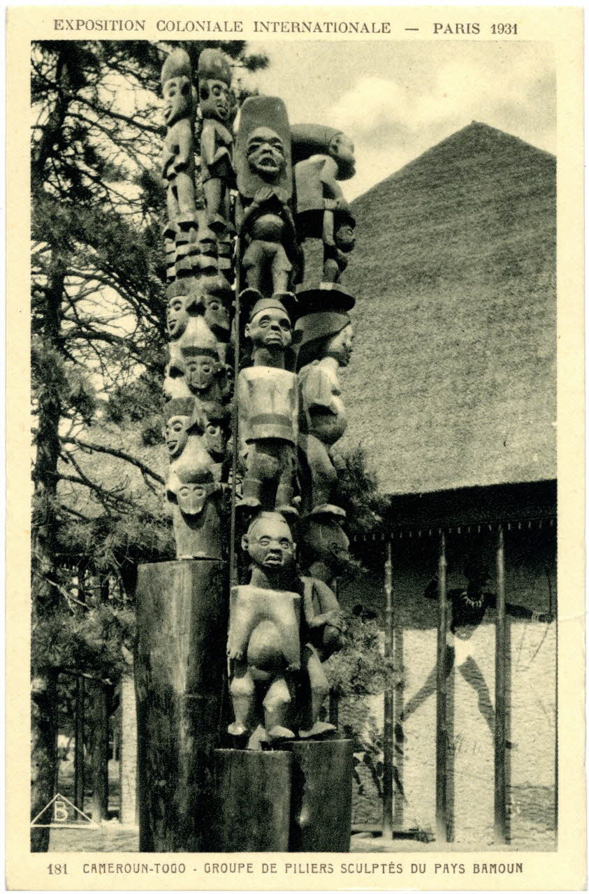 Braun et Cie Exposition coloniale internationale. Paris 1931. Cameroun-Togo. Groupe de piliers sculptés du pays Bamoun Paris, Paris (75) 1931 Sou.B.24 Photo