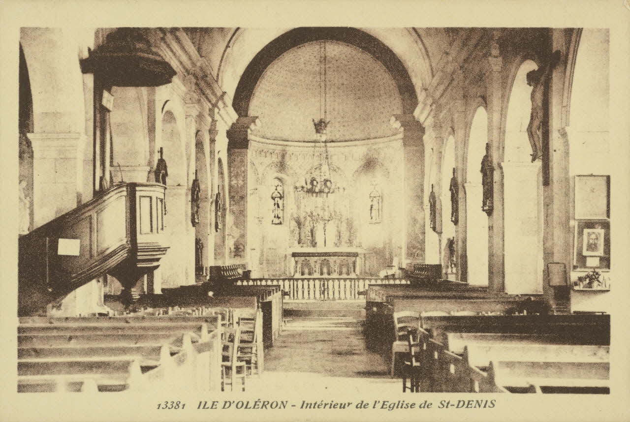 carte postale INTERIEUR DE L'EGLISE DE ST DENIS Charente-Maritime 1921-1950 010002 Photo