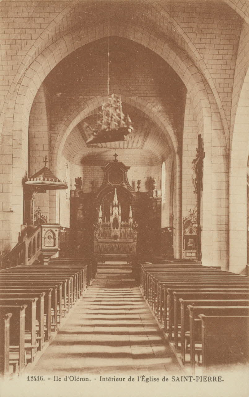 carte postale INTERIEUR DE L'EGLISE DE ST PIERRE Charente-Maritime 1903-1920 010006 Photo