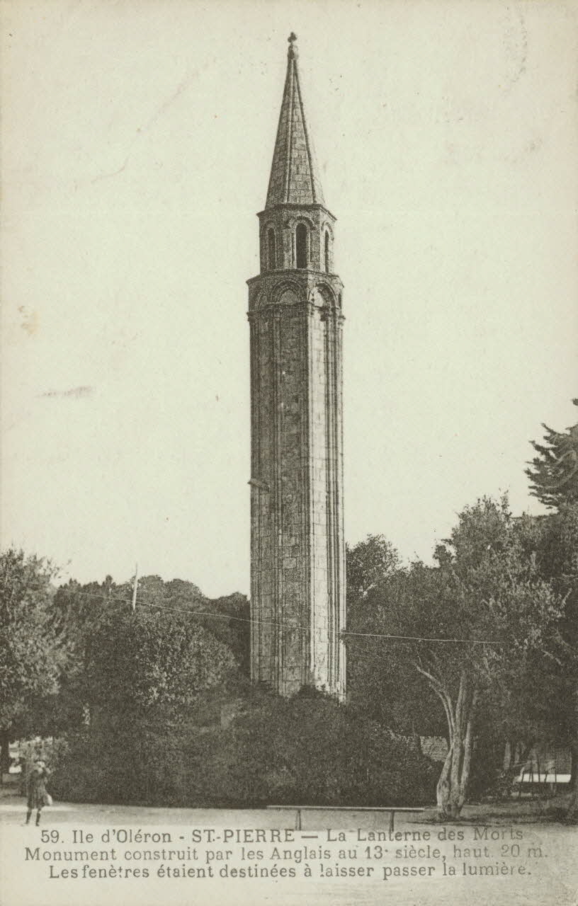 carte postale LANTERNE DES MORTS CONSTRUITE AU XIIIe SIECLE Charente-Maritime 1930 010008 Photo