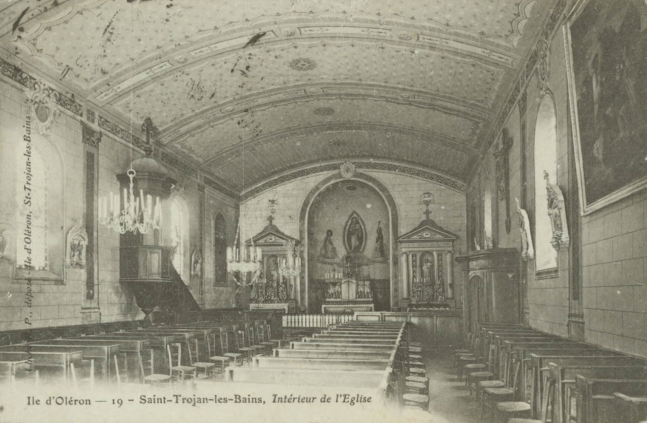 carte postale INTERIEUR DE L'EGLISE Charente-Maritime 1911 010010 Photo