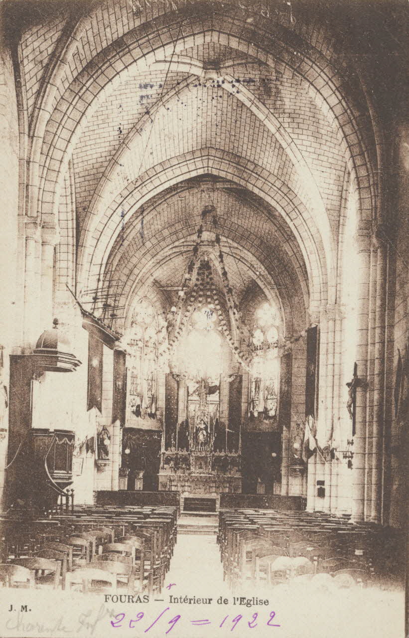 carte postale INTERIEUR DE L'EGLISE Charente-Maritime 1922 010039 Photo
