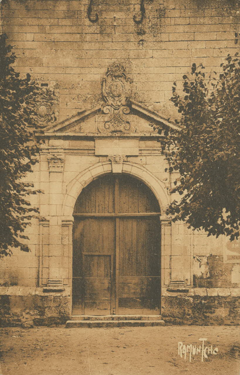 carte postale PORTAIL DE L'EGLISE Charente-Maritime 1937 010042 Photo