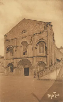 carte postale FACADE DE L'EGLISE DE L'ABBAYE DES DAMES XIIe S. Charente-Maritime 1937 010094 Photo