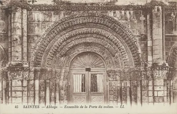 carte postale ABBAYE. ; ENSEMBLE DE LA PORTE DU MILIEU Charente-Maritime 1934 010098 Photo
