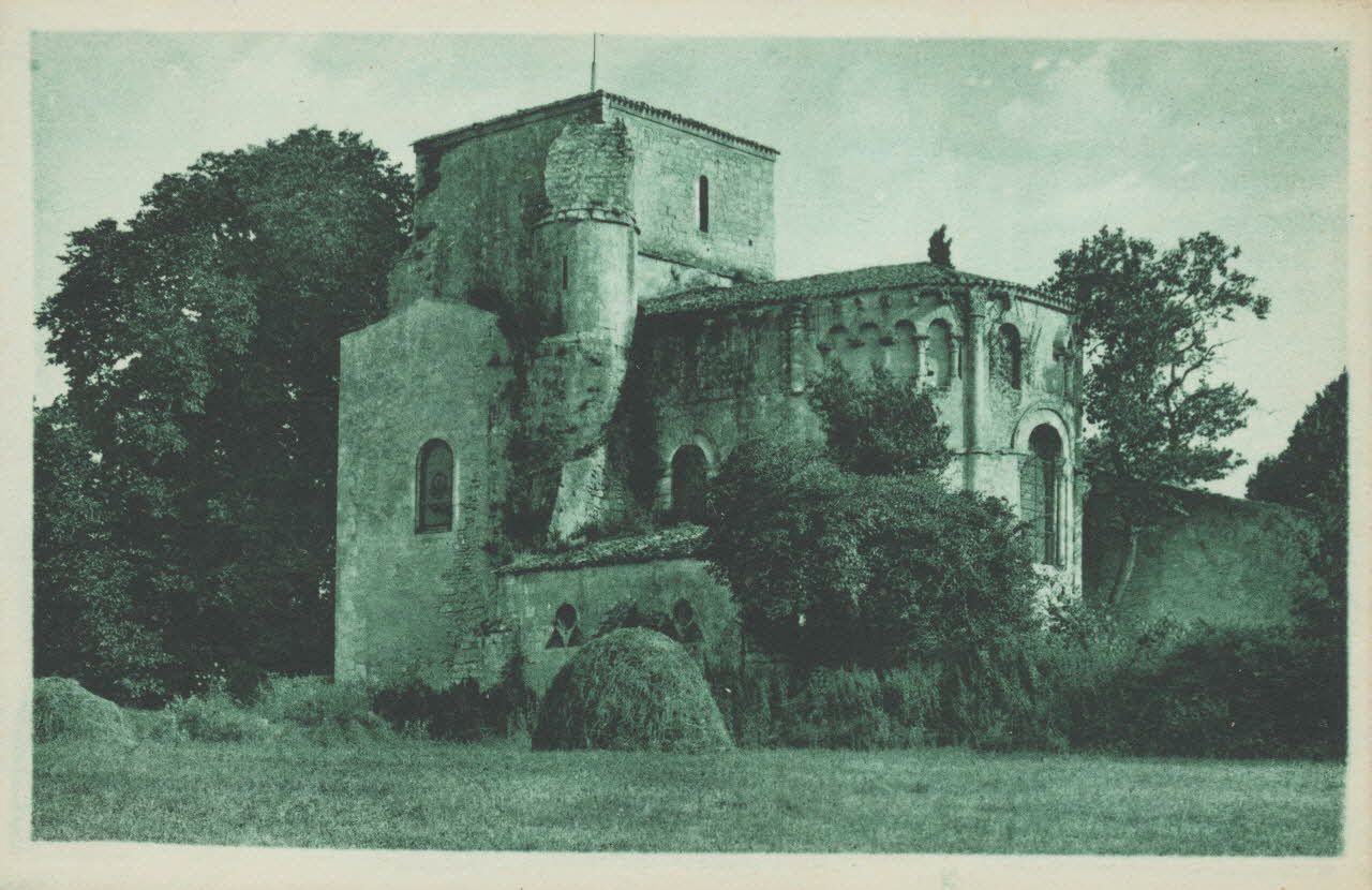 carte postale L'EGLISE ROMANE Charente-Maritime 1921-1950 010154 Photo