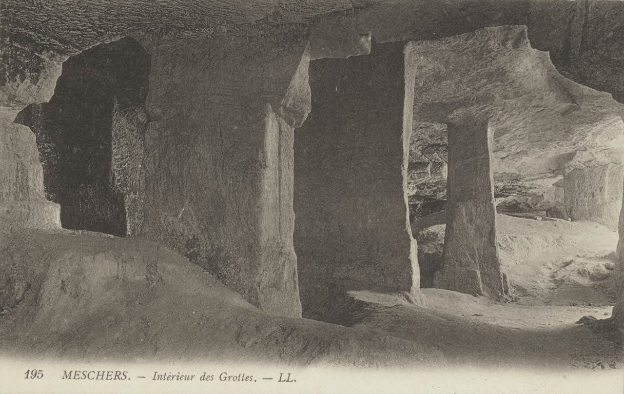 carte postale MESCHERS-INTERIEUR DES GROTTES Charente-Maritime 1903-1950 010195 Photo