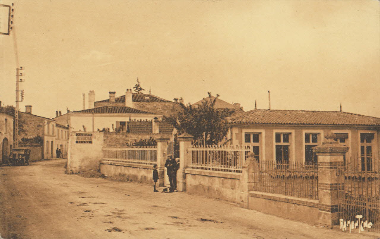 carte postale L'ECOLE DE FILLES Charente-Maritime 1903-1920 010212 Photo