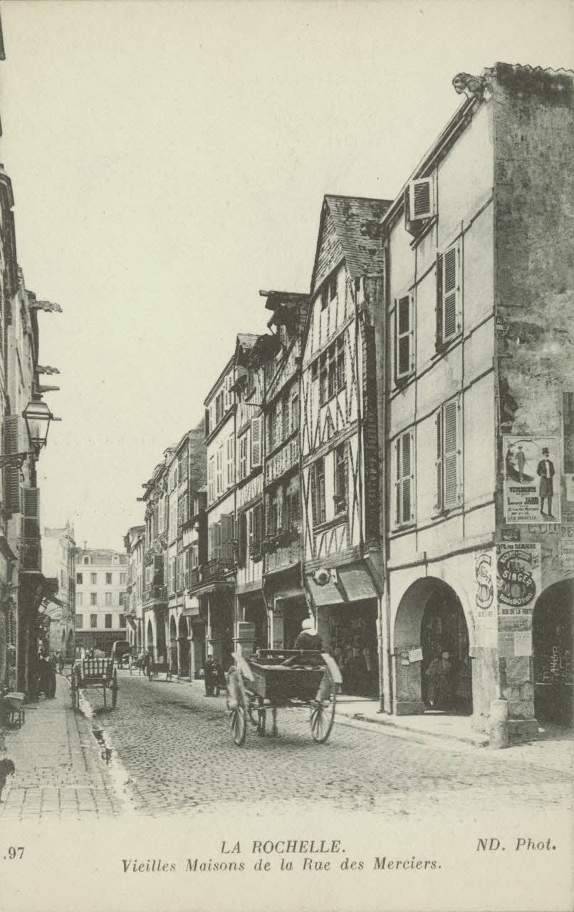 carte postale VIEILLES MAISONS RUE DES MERCIERS Charente-Maritime 1903-1920 010221 Photo