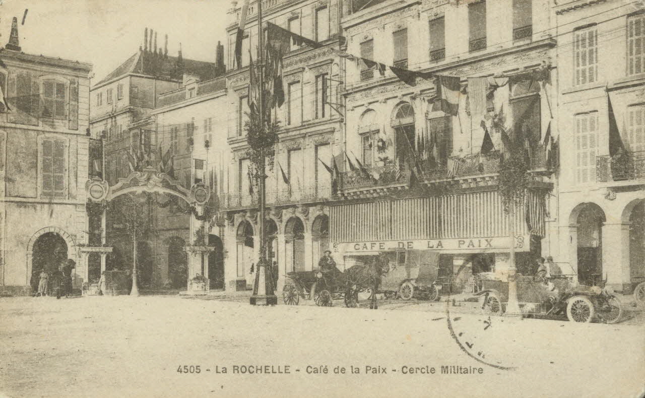 carte postale CAFE DE LA PAIX, CERCLE MILITAIRE Charente-Maritime 1923 010223 Photo