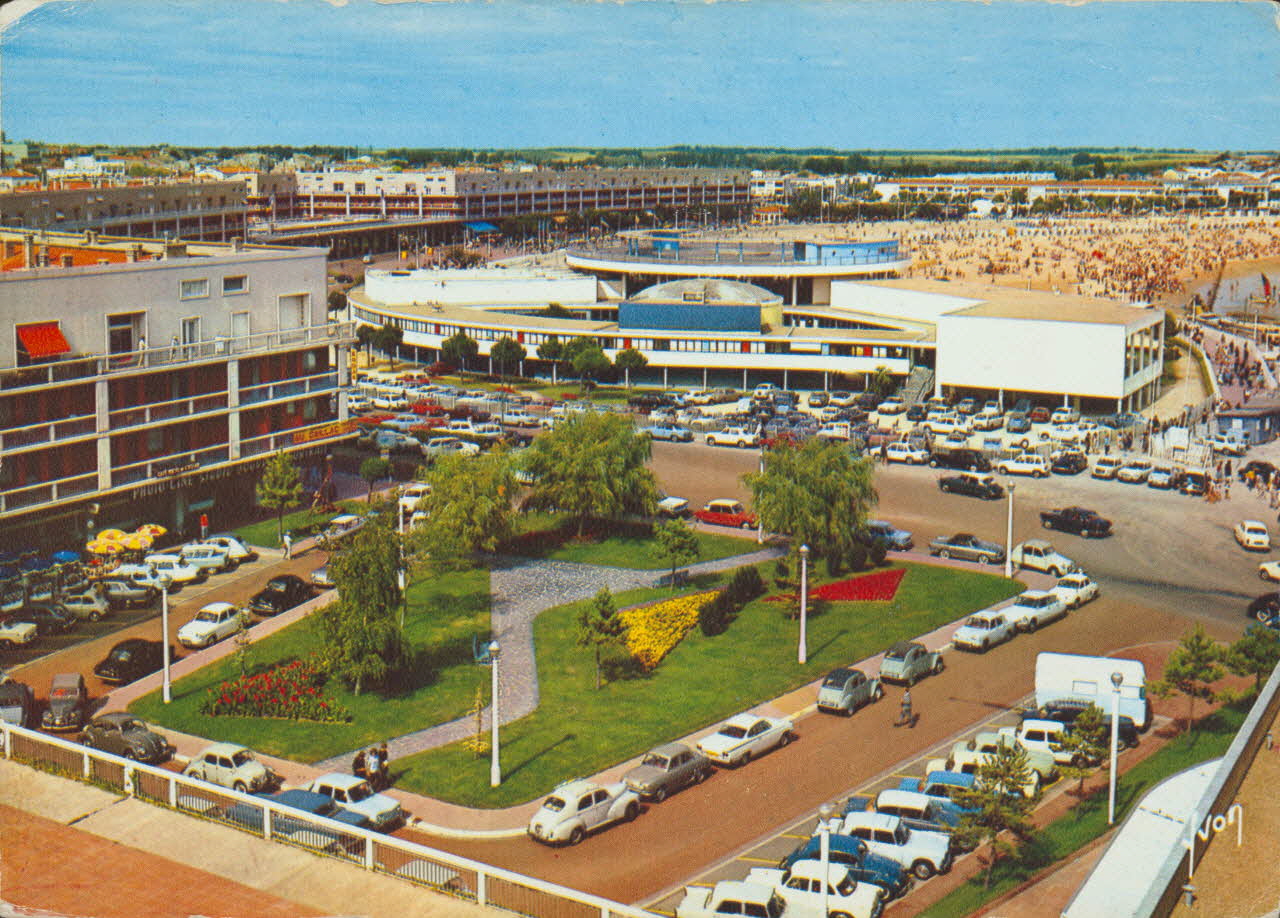 carte postale CASINO, FRONT DE MER, LA PLAGE Charente-Maritime 1971 010228 Photo