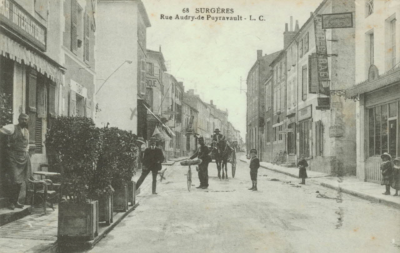 carte postale RUE AUDRY DE PUYRAVAULT Charente-Maritime 1917 010246 Photo