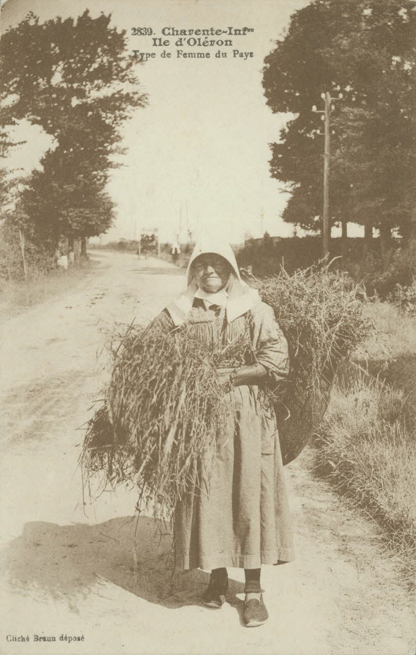 carte postale TYPE DE FEMME DU PAYS 1903-1950 010251 Photo