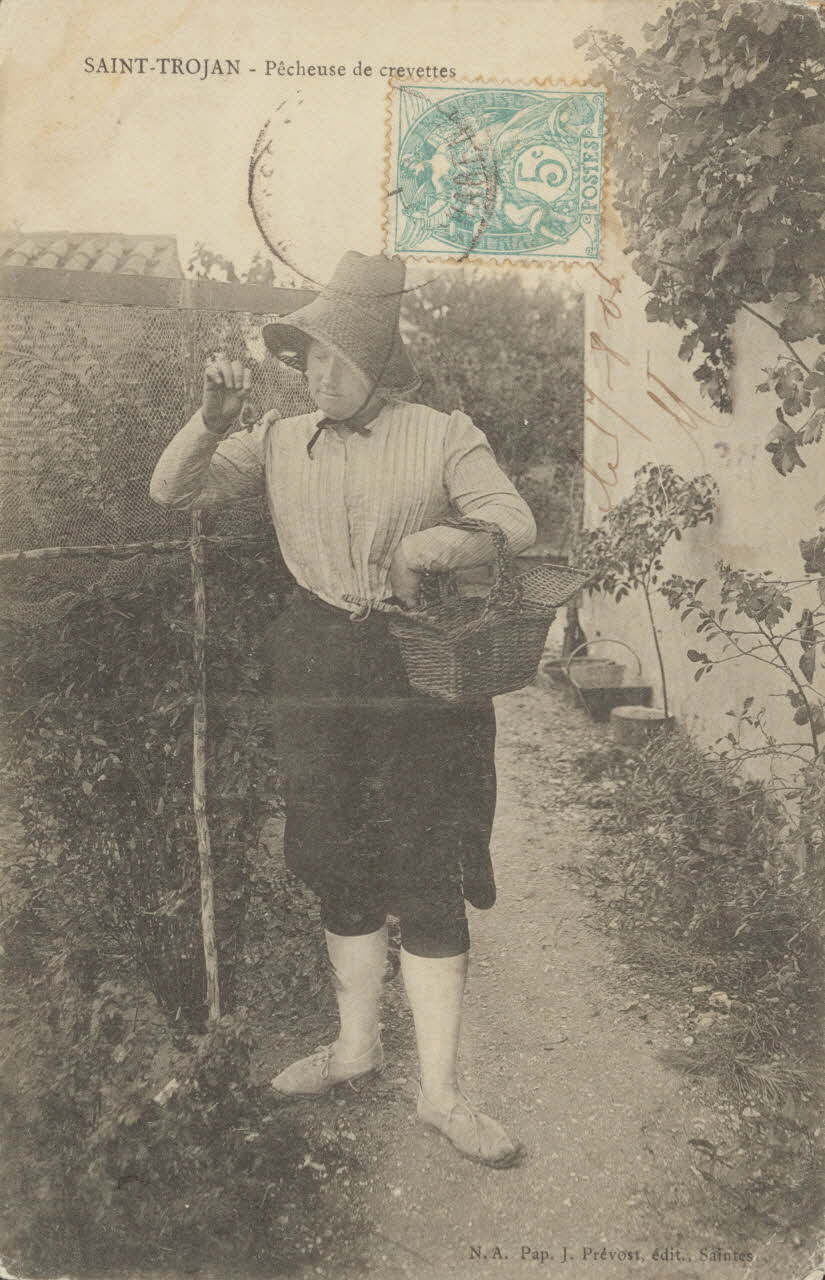carte postale SAINT-TROJAN-PECHEUSE DE CREVETTES Charente-Maritime 1903-1950 010300 Photo