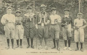 carte postale UN GROUPE DE PECHEUSES Charente-Maritime 1903-1950 010332  Photo