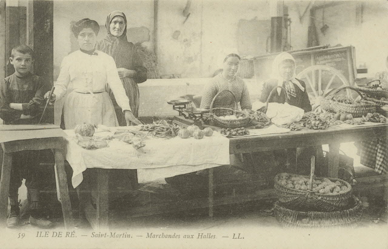 carte postale MARCHANDES AUX HALLES Charente-Maritime 1903-1920 010383 Photo