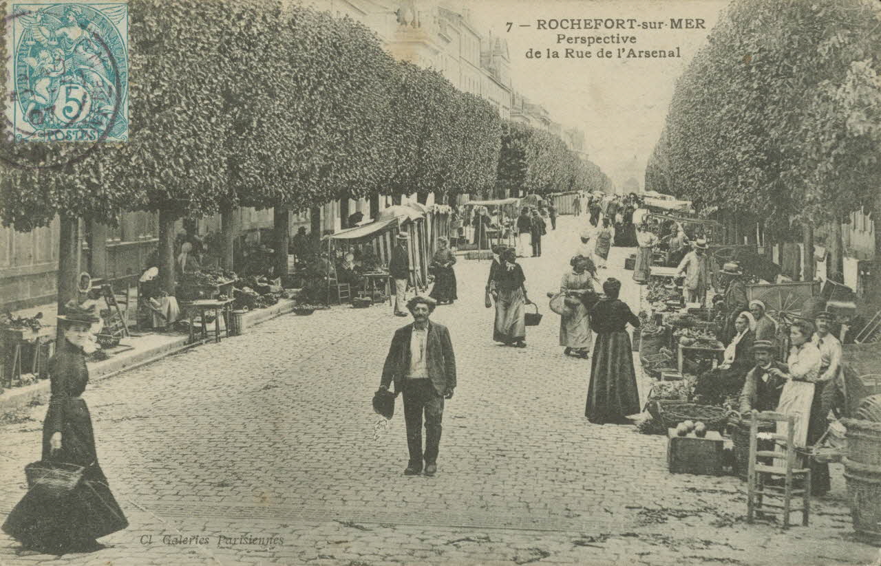 carte postale PERSPECTIVE DE LA RUE DE L'ARSENAL Charente-Maritime 1903-1920 010386 Photo