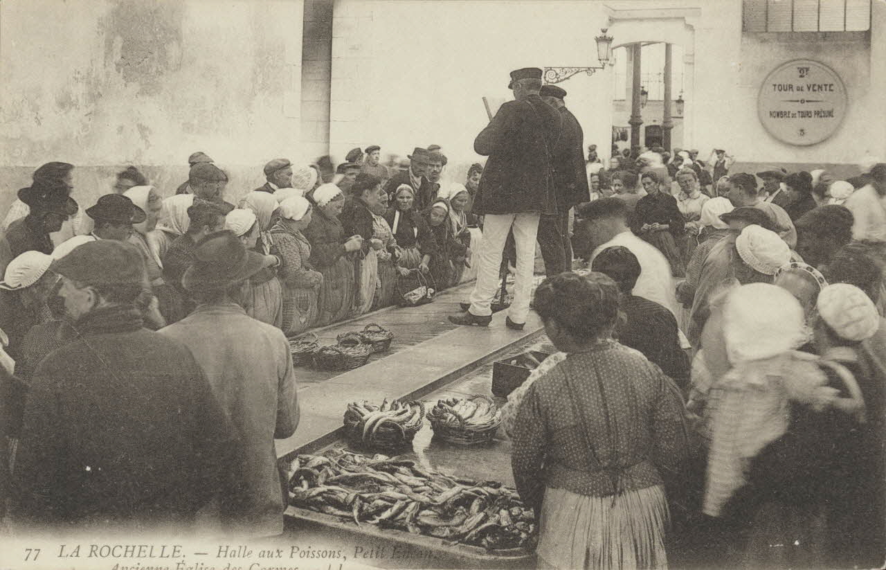 carte postale HALLE AUX POISSONS. PETIT ENCAN Charente-Maritime 1903-1920 010389 Photo
