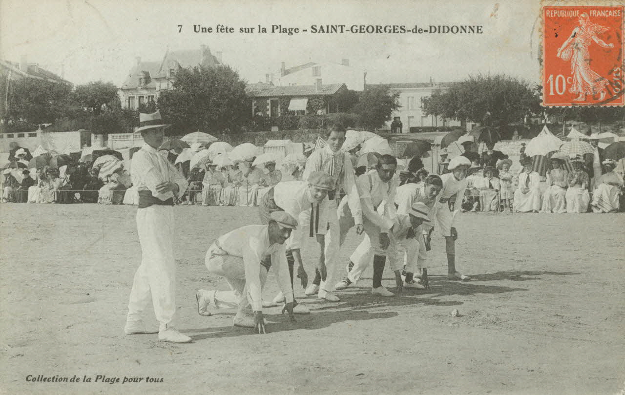 carte postale UNE FETE SUR LA PLAGE Charente-Maritime 1913 010402 Photo
