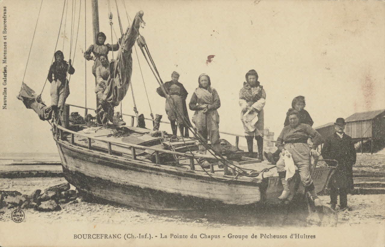 carte postale BOURCEFRANC. PECHEUSES D'HUITRES Charente-Maritime 1903-1920 010489 Photo