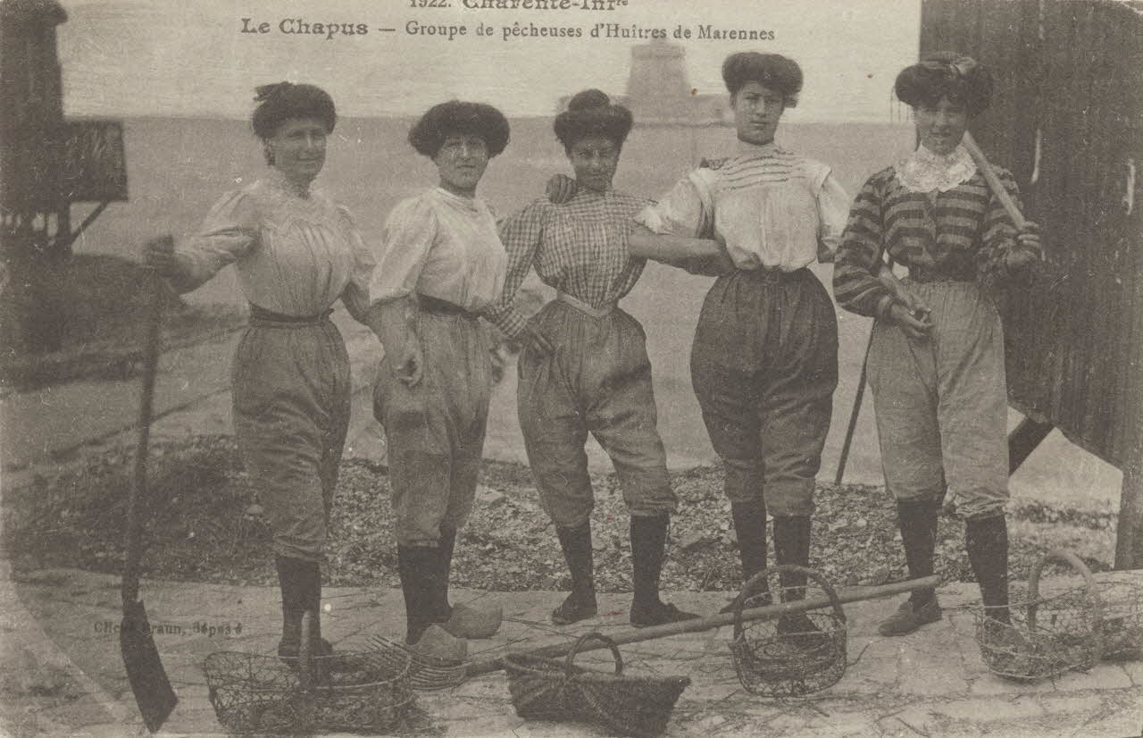 carte postale PECHEUSES D'HUITRES DE MARENNES Charente-Maritime 1903-1920 010493 Photo